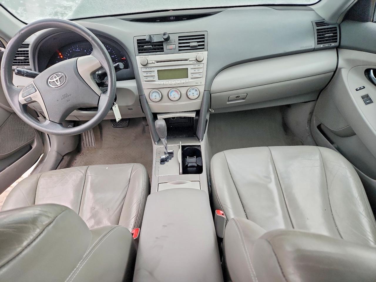 2010 TOYOTA CAMRY LE photo 22