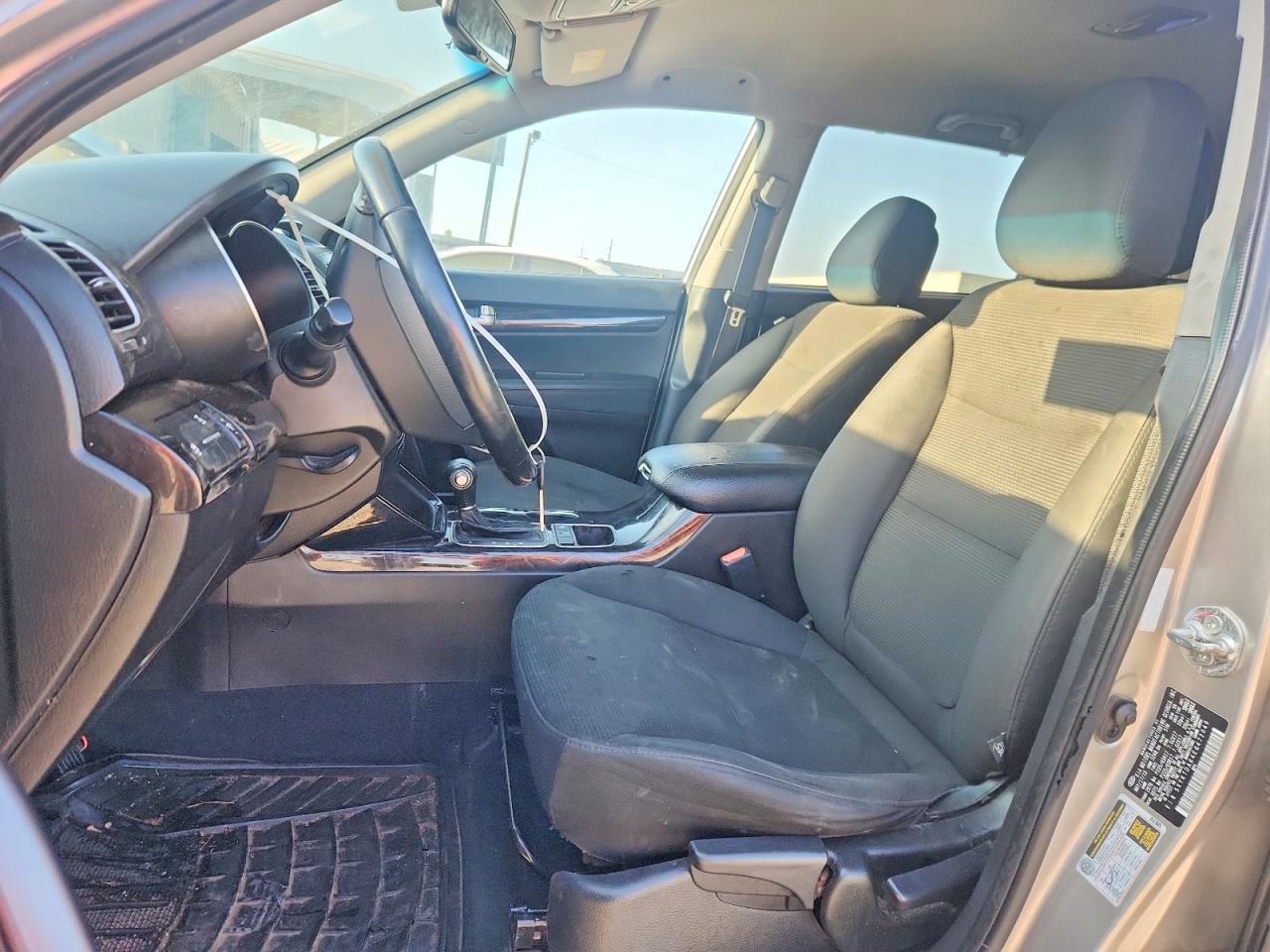 2014 KIA SORENTO LX photo 13