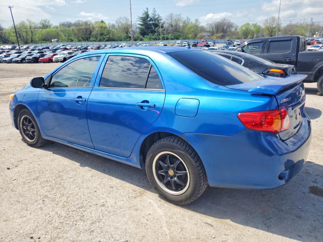 2010 TOYOTA COROLLA LE photo 3