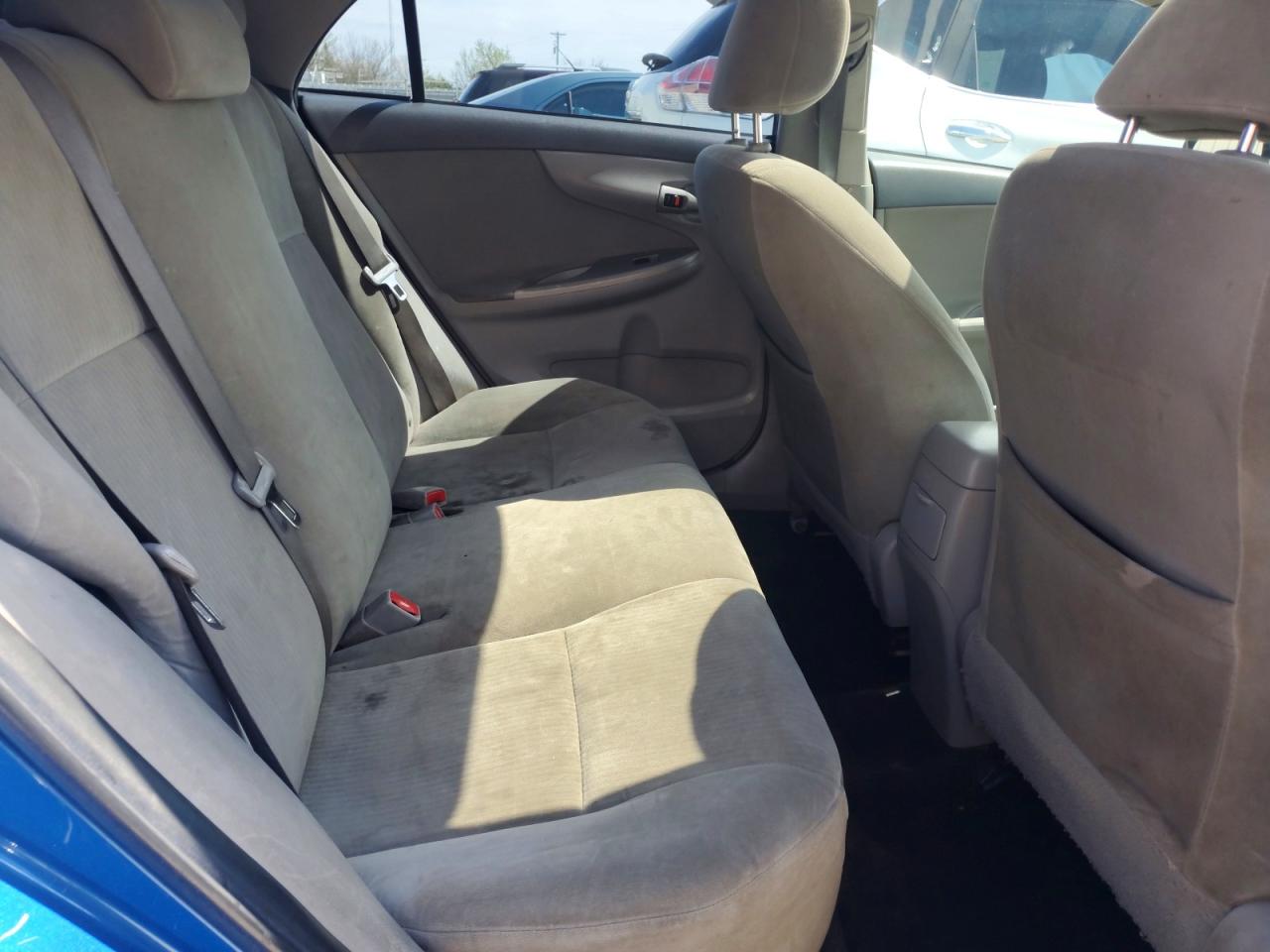2010 TOYOTA COROLLA LE photo 19