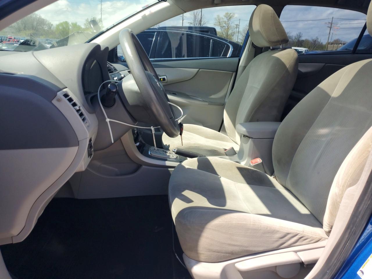 2010 TOYOTA COROLLA LE photo 13