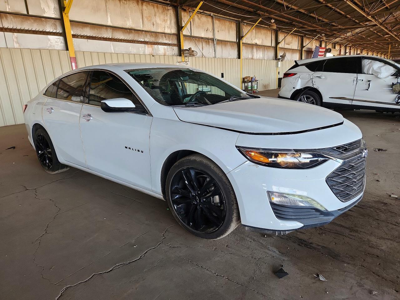 2023 CHEVROLET MALIBU LT photo 4