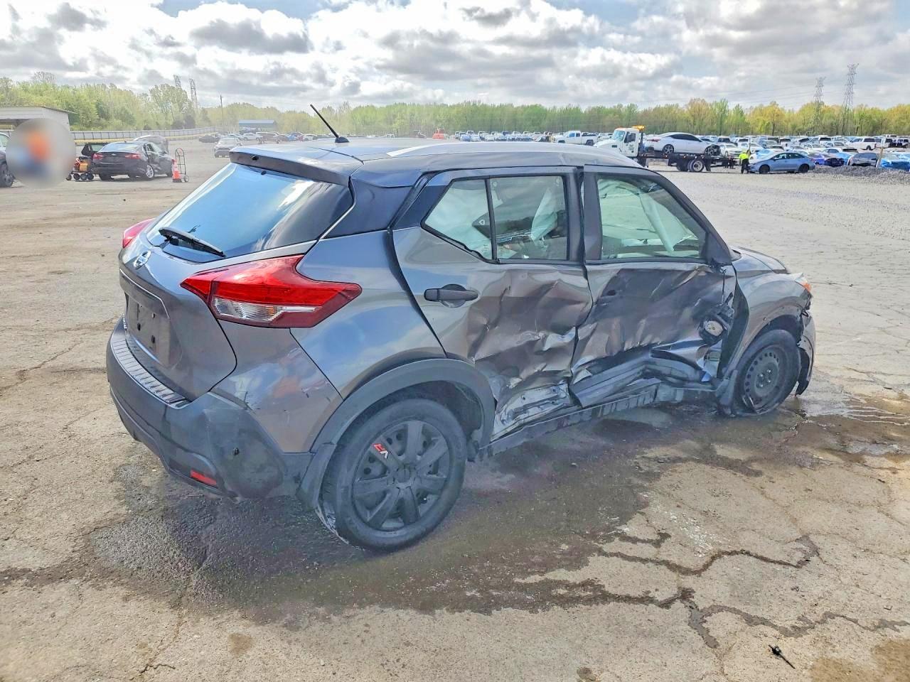 2019 NISSAN KICKS S photo 5