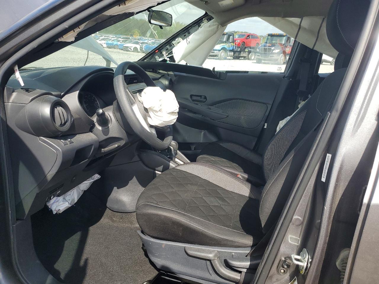 2019 NISSAN KICKS S photo 13