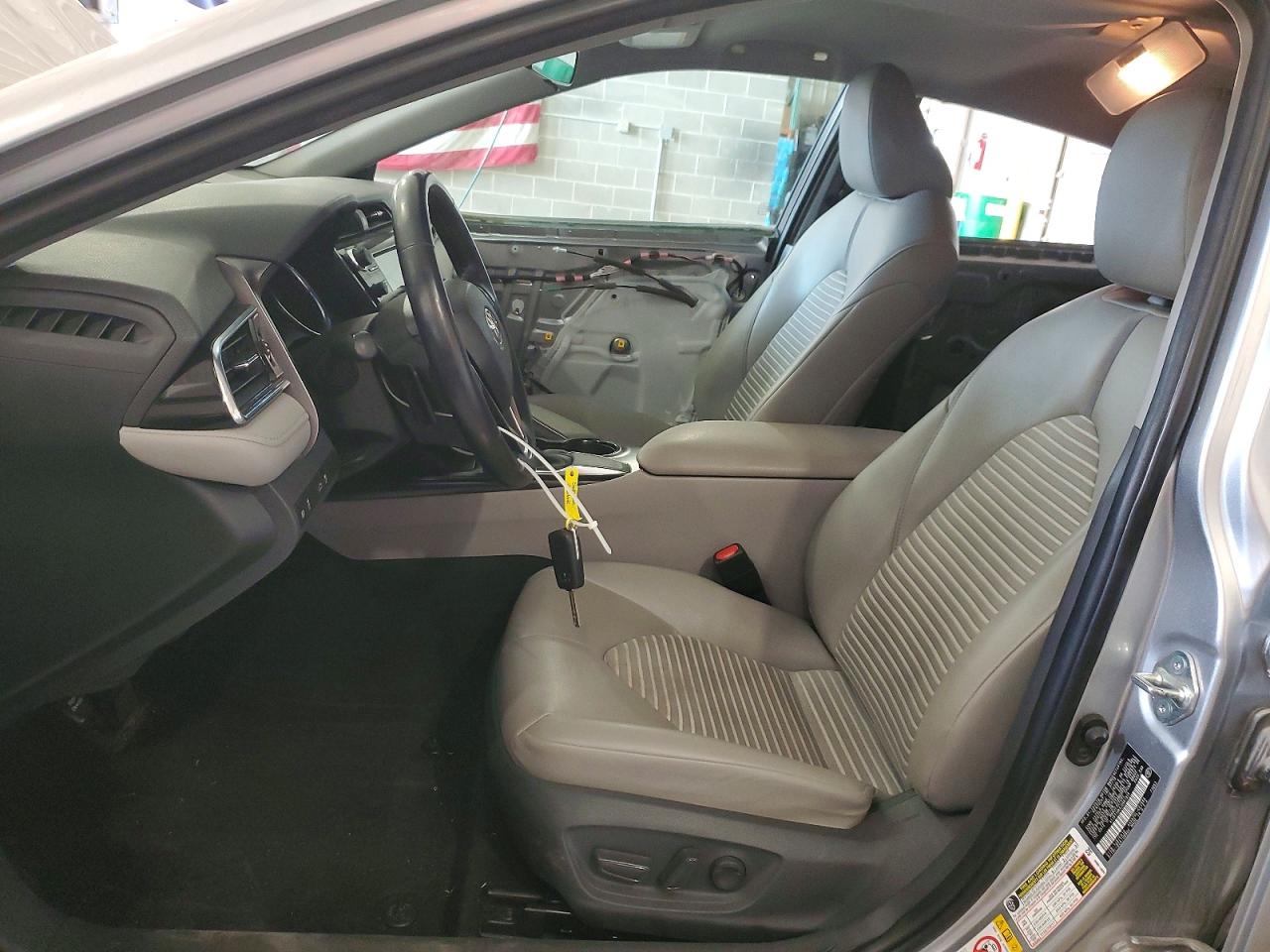 2018 TOYOTA CAMRY SE photo 19