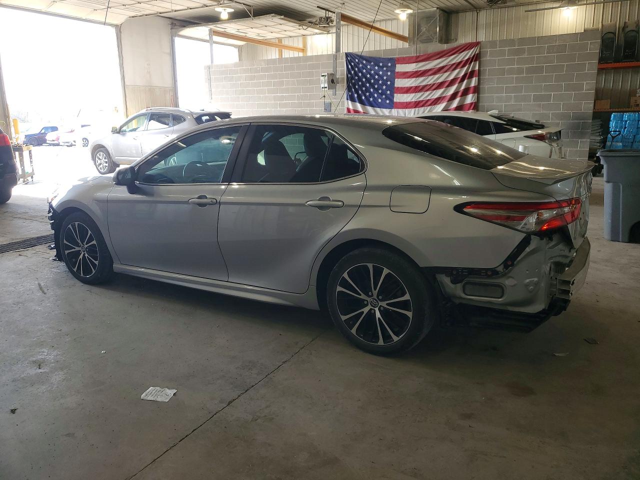 2018 TOYOTA CAMRY SE photo 4