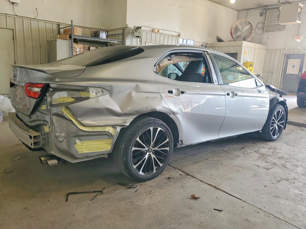 2018 TOYOTA CAMRY SE photo 7