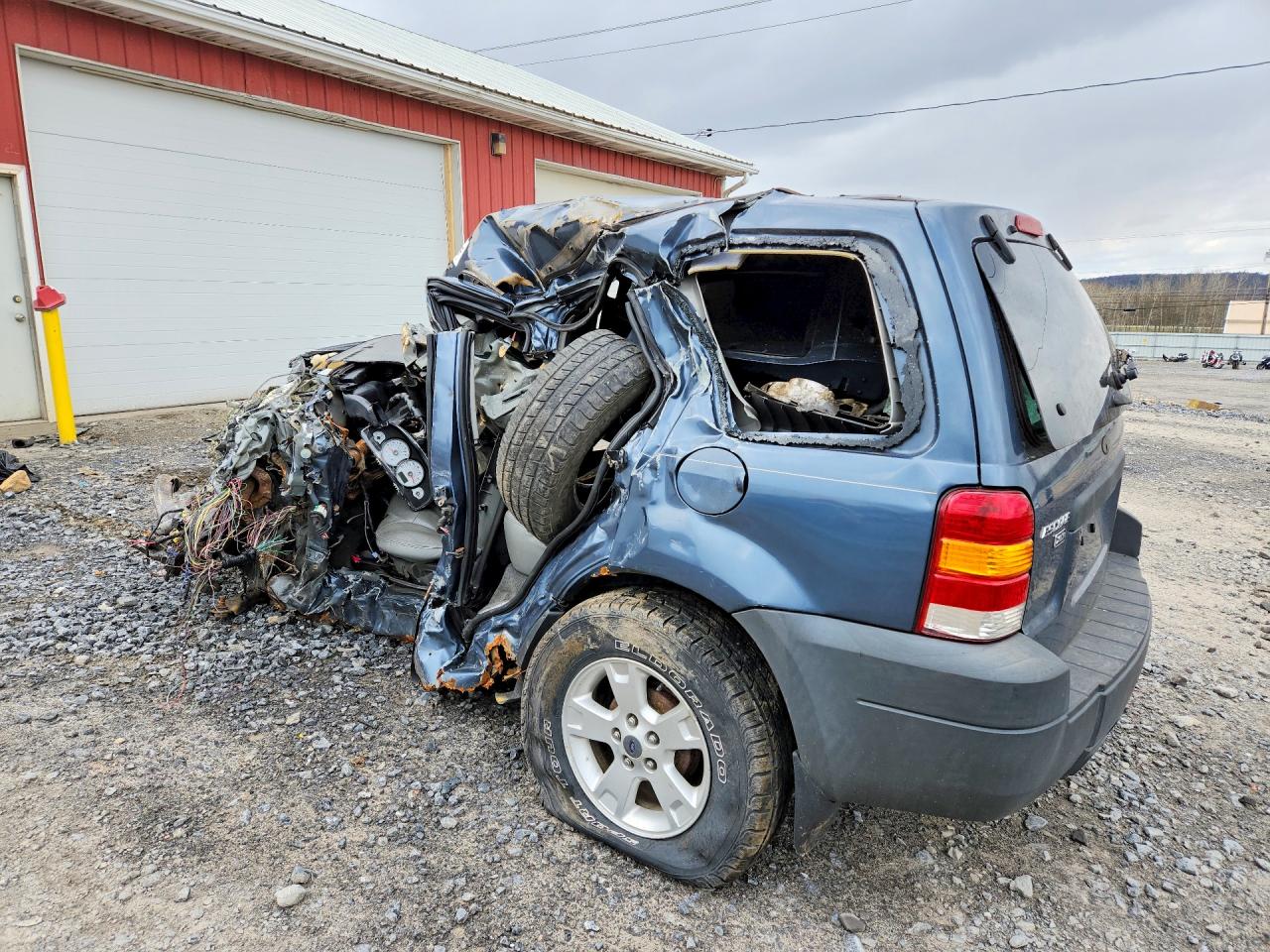 2005 FORD ESCAPE XLT photo 3