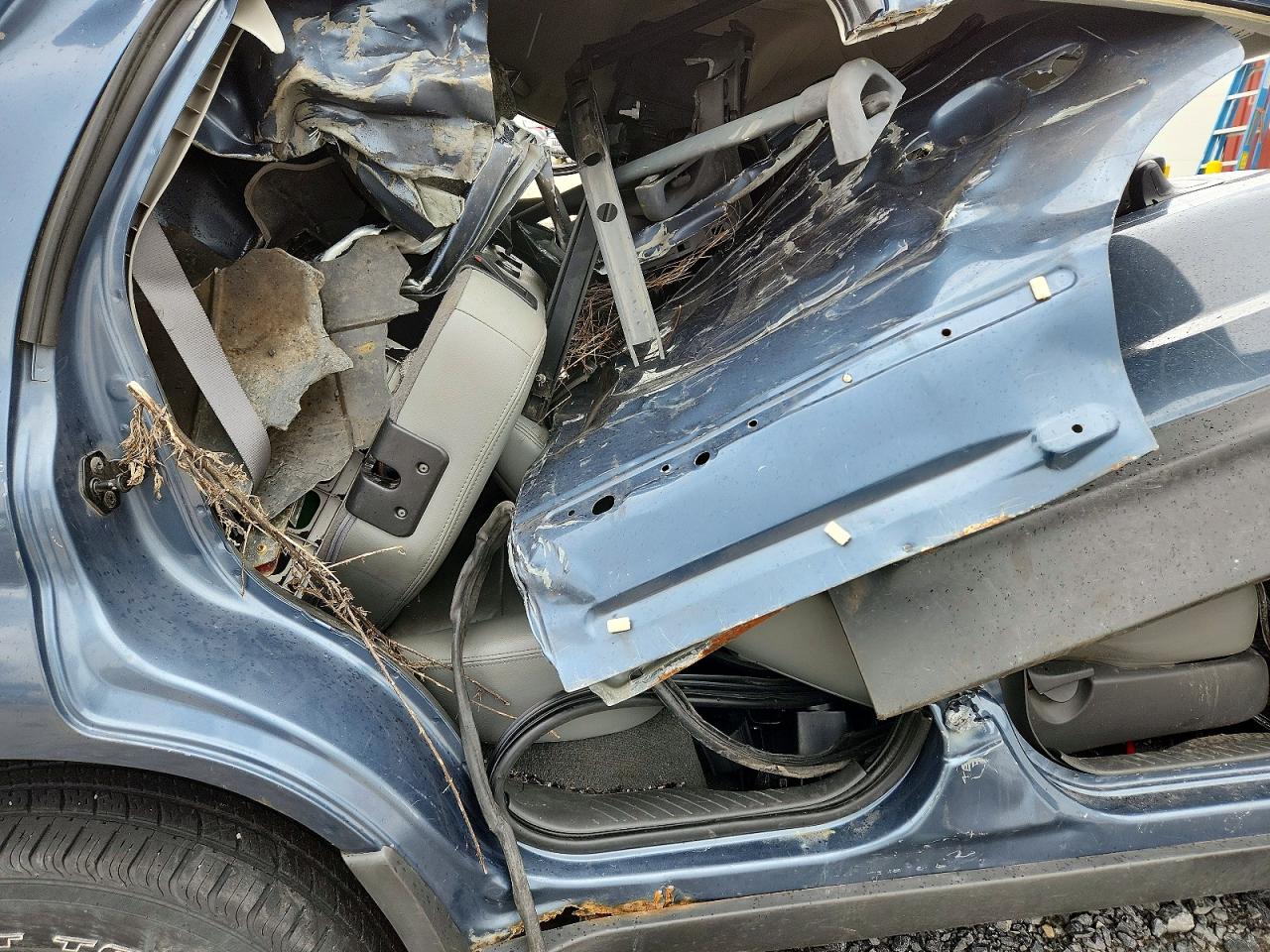 2005 FORD ESCAPE XLT photo 21