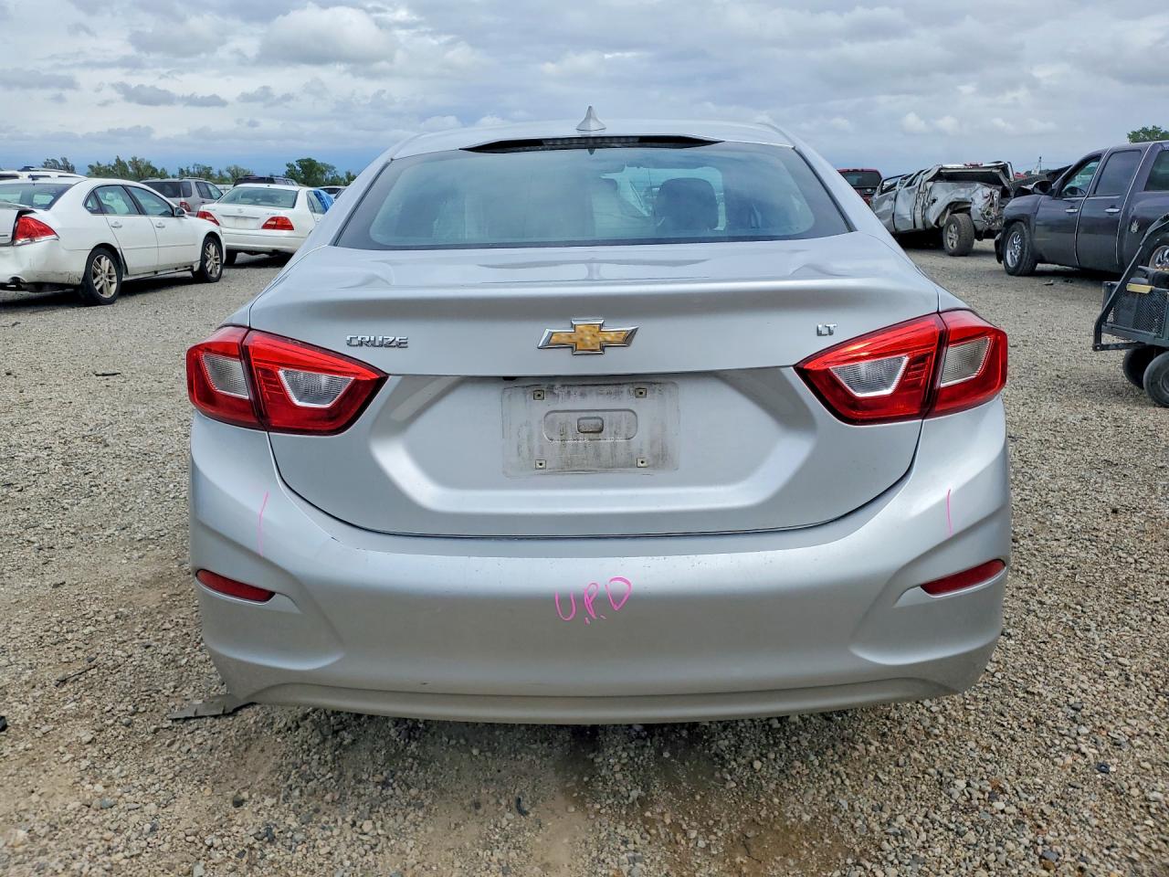 2019 CHEVROLET CRUZE LT photo 11