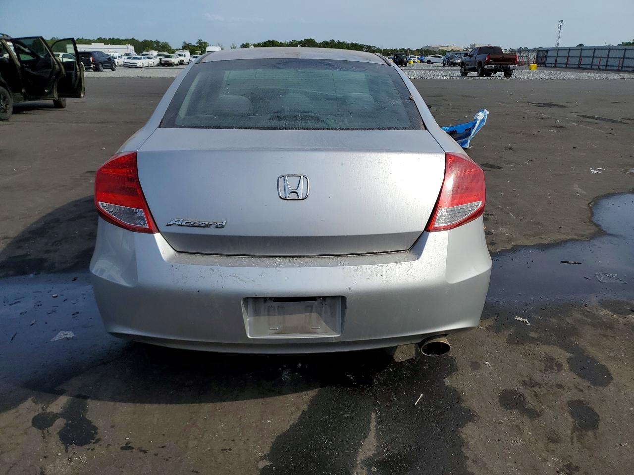 2011 HONDA ACCORD LX-S photo 11