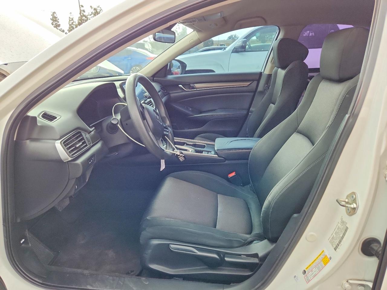 2018 HONDA ACCORD LX photo 7