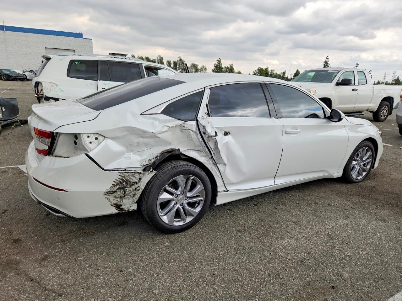 2018 HONDA ACCORD LX photo 3