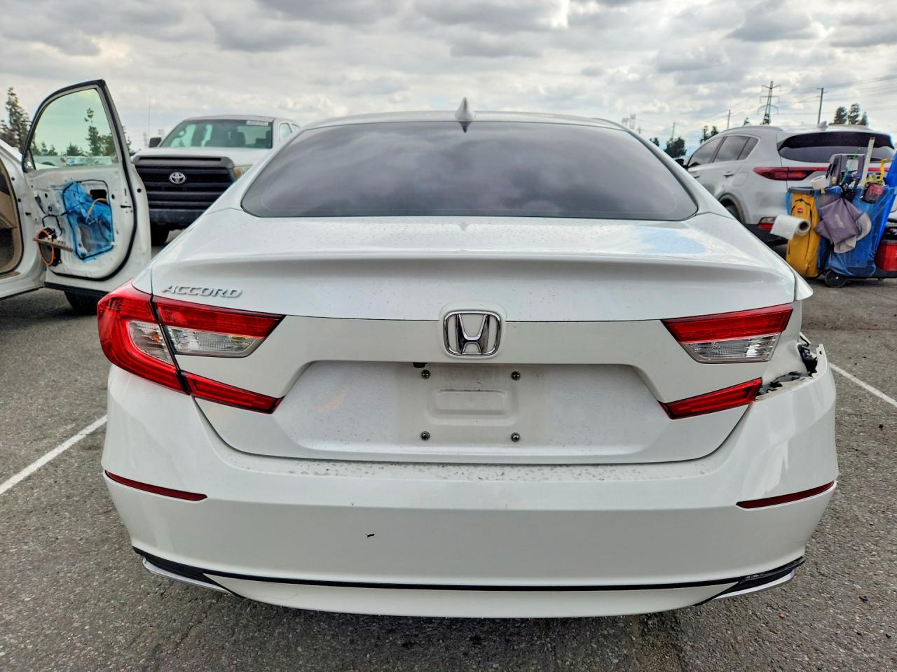 2018 HONDA ACCORD LX photo 6
