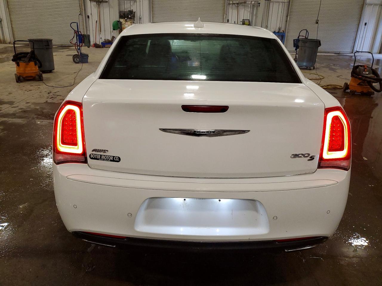 2016 CHRYSLER 300 S photo 16