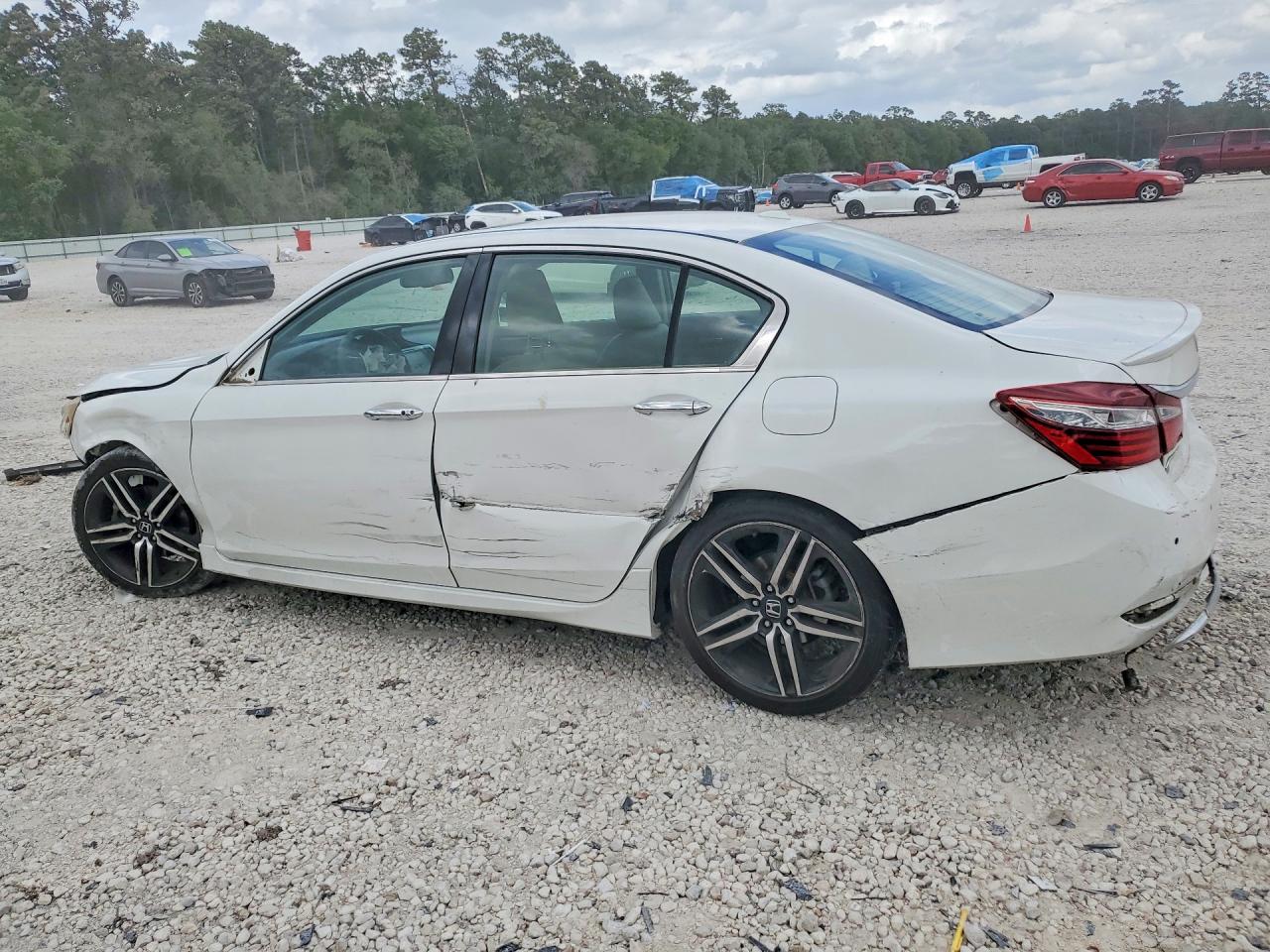 2017 HONDA ACCORD TOURING photo 4