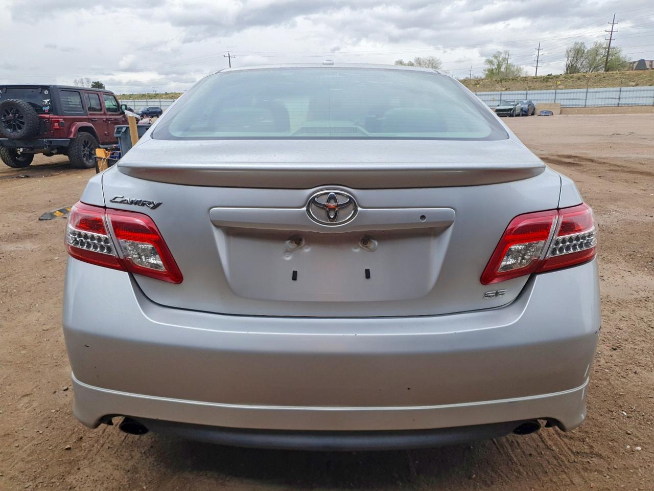 2011 TOYOTA CAMRY SE photo 11