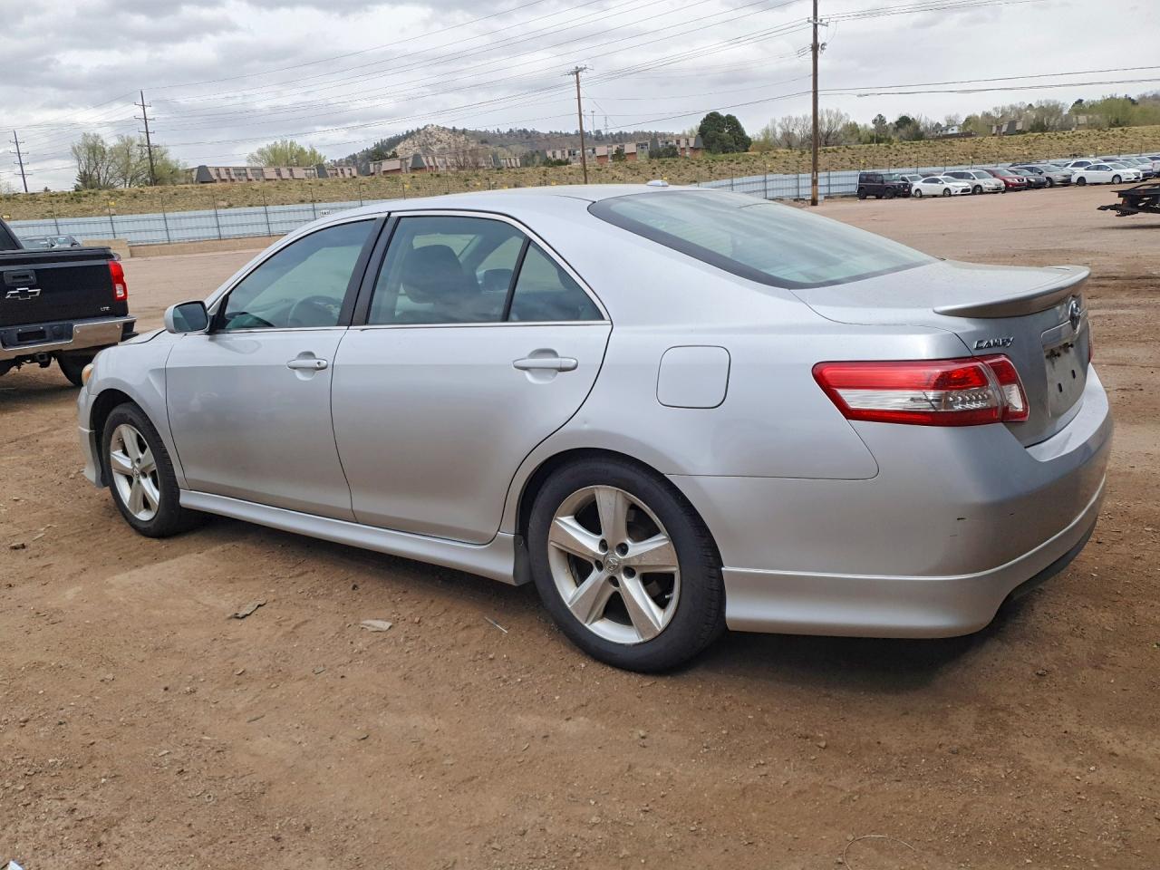 2011 TOYOTA CAMRY SE photo 3