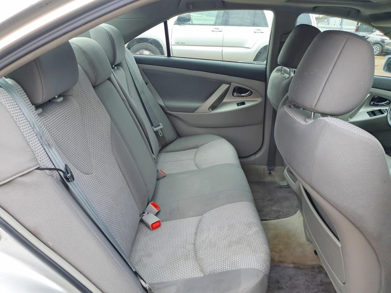 2011 TOYOTA CAMRY SE photo 19
