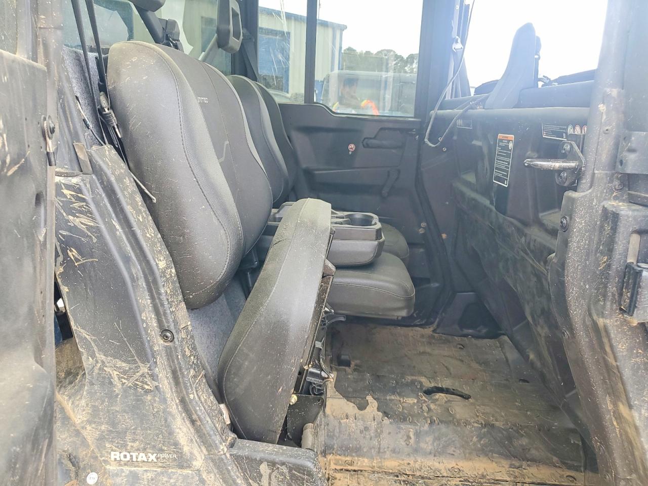 2025 CAN-AM DEFENDER UTILITY VEHICLE photo 6