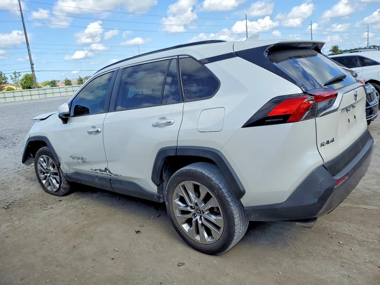 2021 TOYOTA RAV4 LIMITED photo 4
