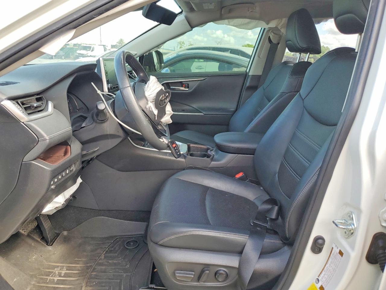 2021 TOYOTA RAV4 LIMITED photo 19