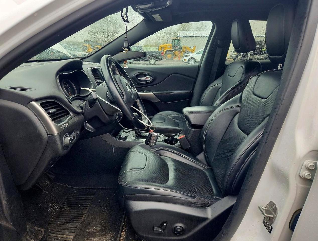 2021 JEEP CHEROKEE LATITUDE LUX photo 13
