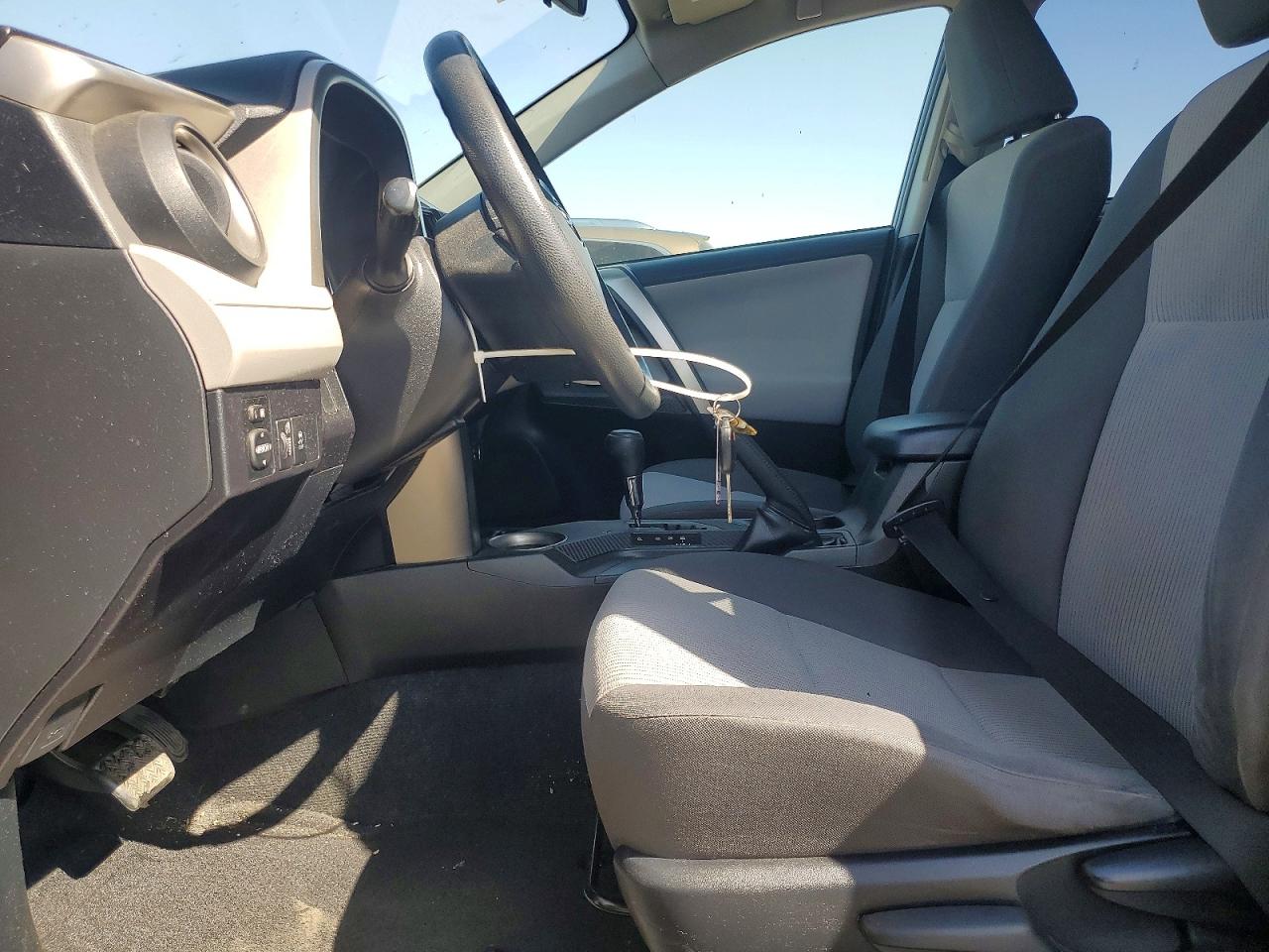 2015 TOYOTA RAV4 LE photo 13