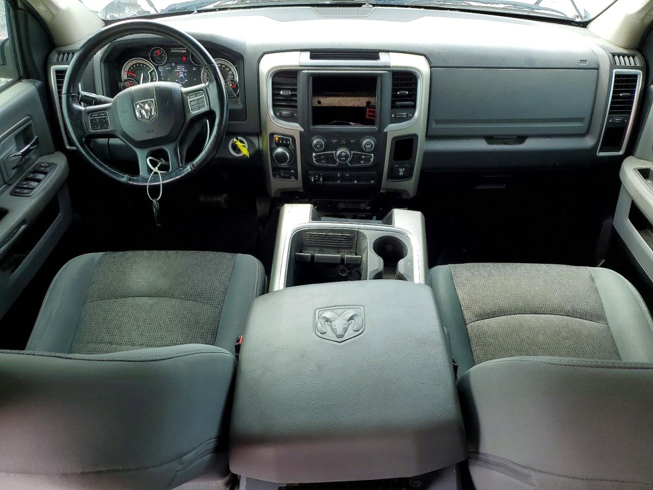 2016 RAM 1500 SLT photo 15