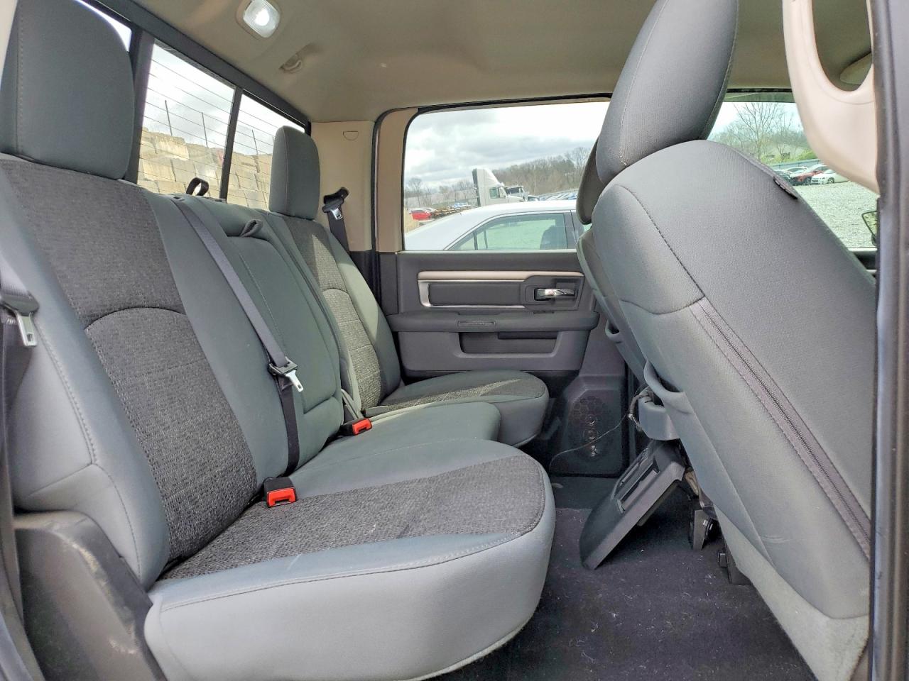 2016 RAM 1500 SLT photo 19