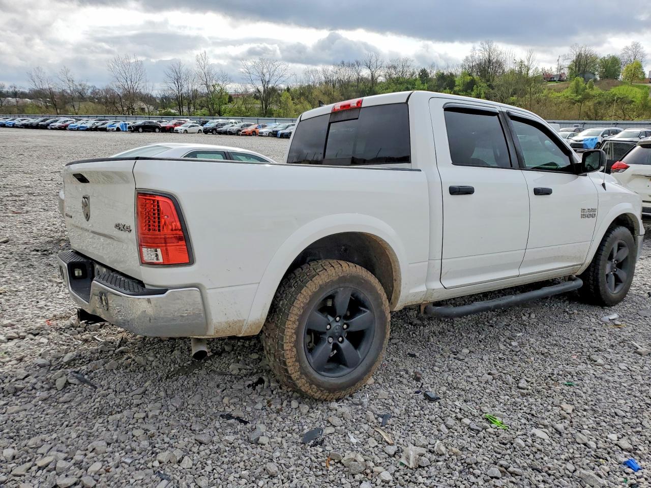 2016 RAM 1500 SLT photo 5