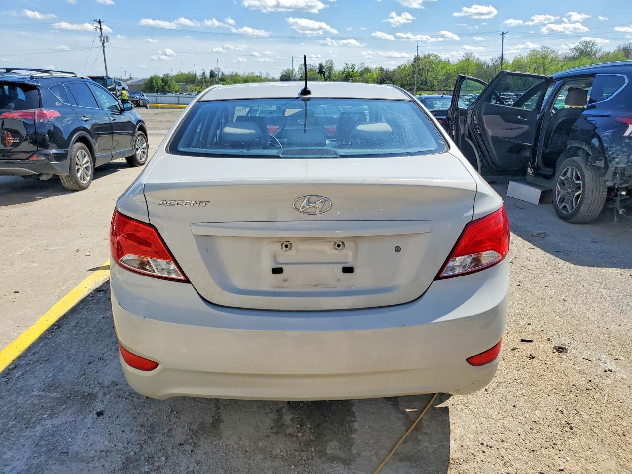 2016 HYUNDAI ACCENT SE photo 11
