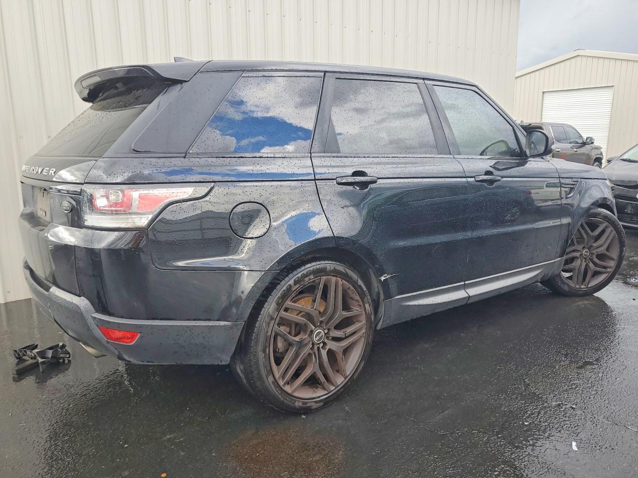2017 LAND ROVER RANGE ROVER SPORT SE photo 3