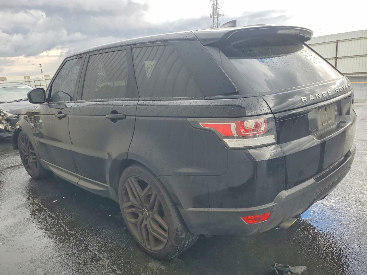 2017 LAND ROVER RANGE ROVER SPORT SE photo 2