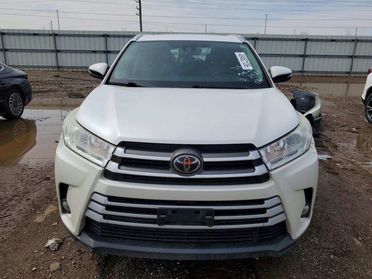 2017 TOYOTA HIGHLANDER XLE photo 9