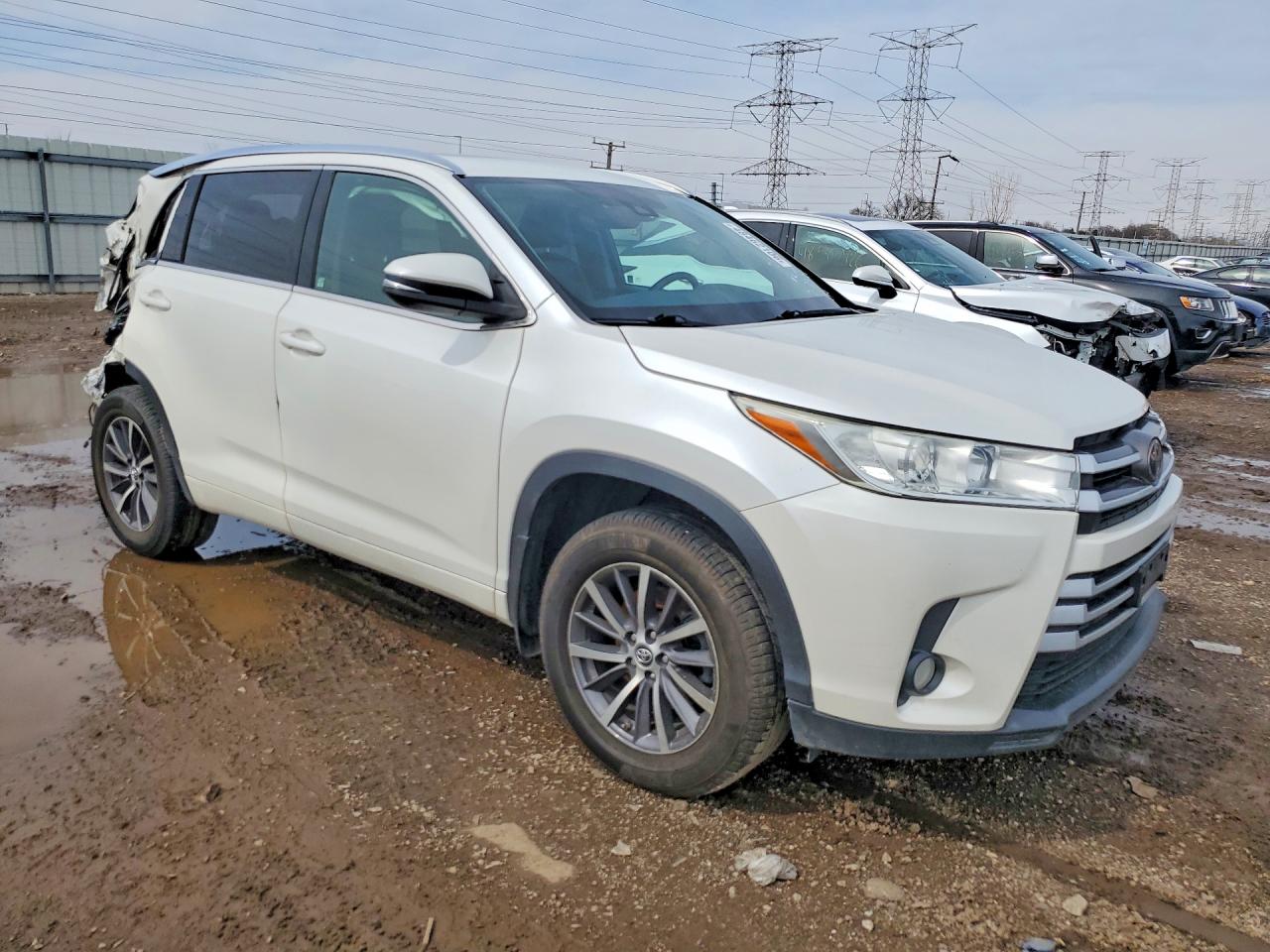 2017 TOYOTA HIGHLANDER XLE photo 7