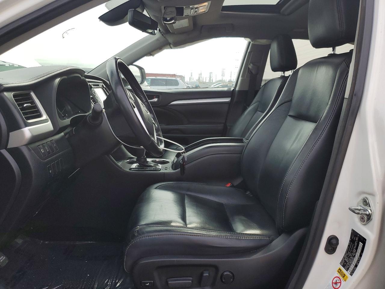 2017 TOYOTA HIGHLANDER XLE photo 13
