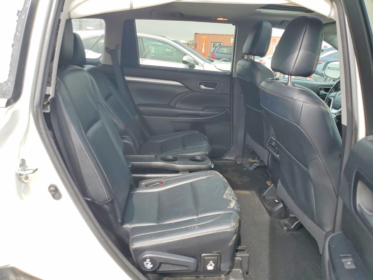 2017 TOYOTA HIGHLANDER XLE photo 21
