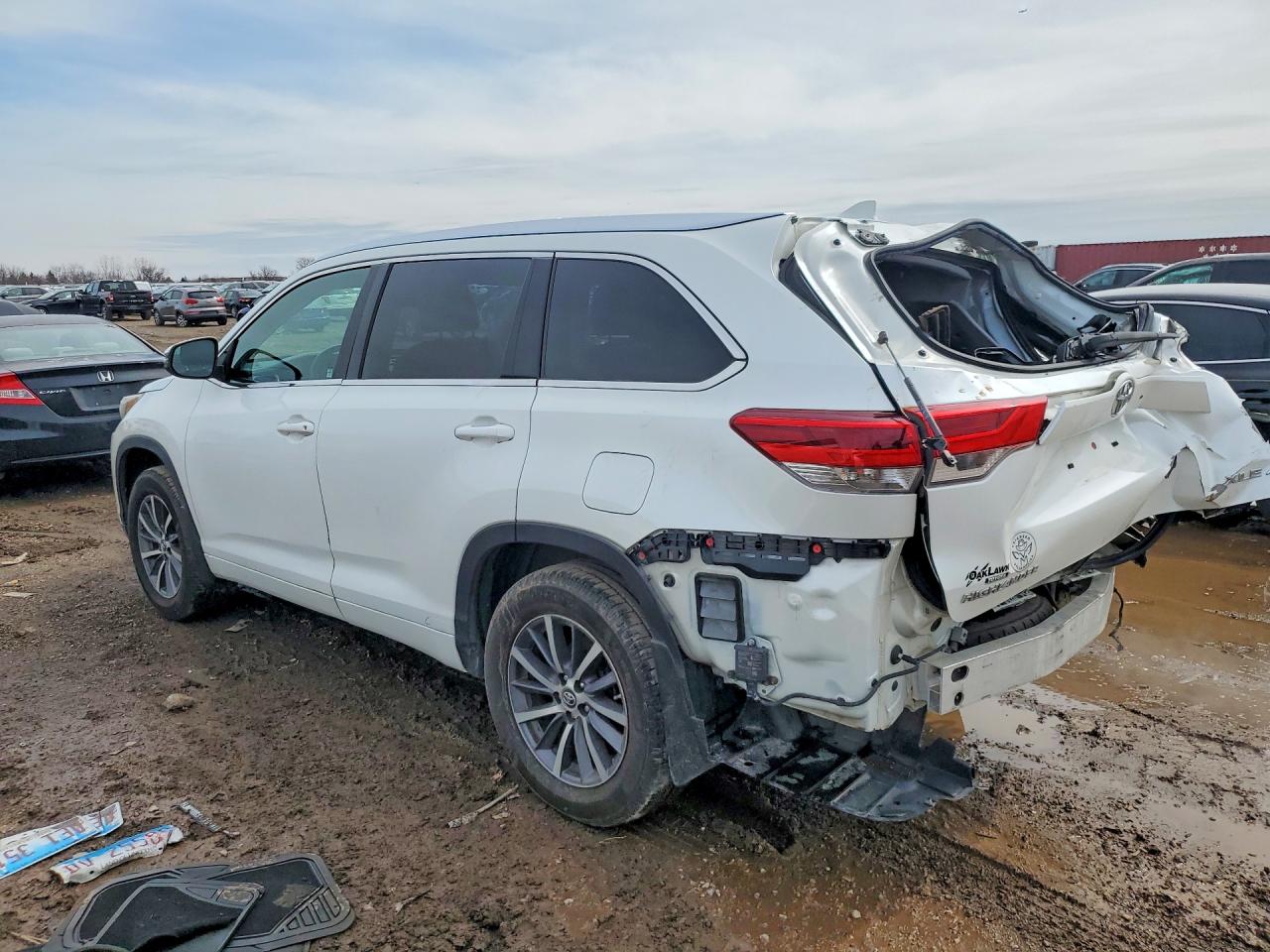2017 TOYOTA HIGHLANDER XLE photo 3