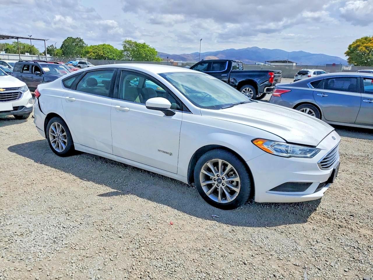 2017 FORD FUSION S HYBRID photo 4