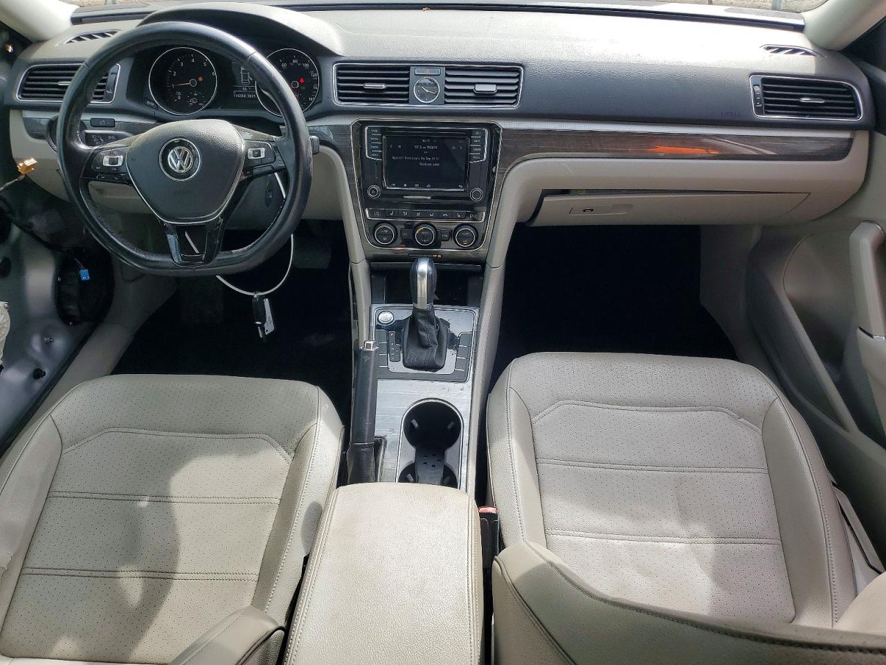 2017 VOLKSWAGEN PASSAT photo 15