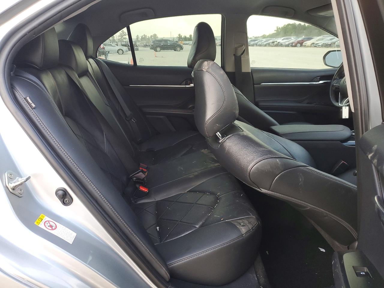 2018 TOYOTA CAMRY XLE photo 19