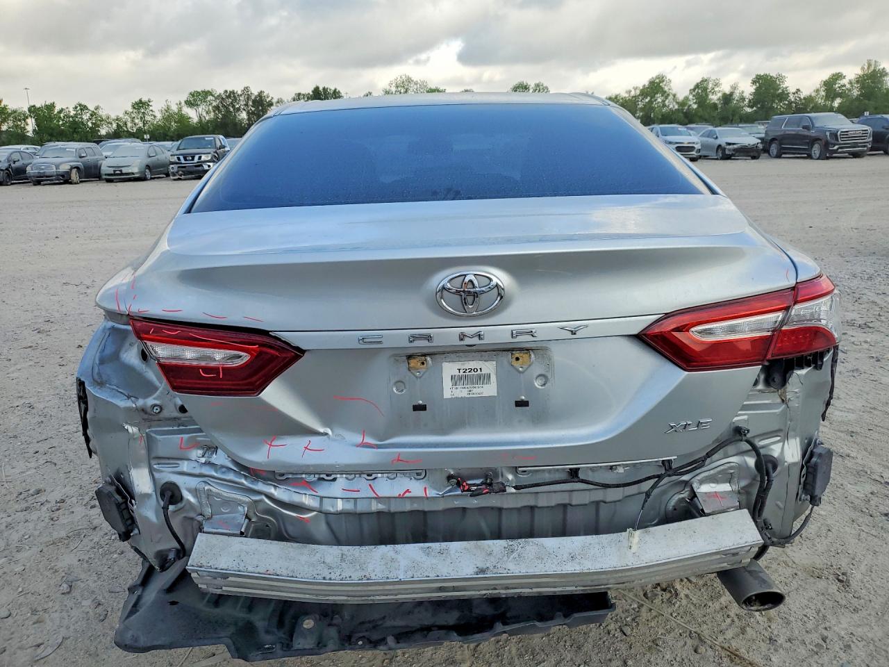 2018 TOYOTA CAMRY XLE photo 11