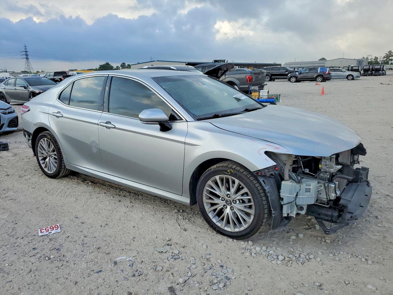 2018 TOYOTA CAMRY XLE photo 7