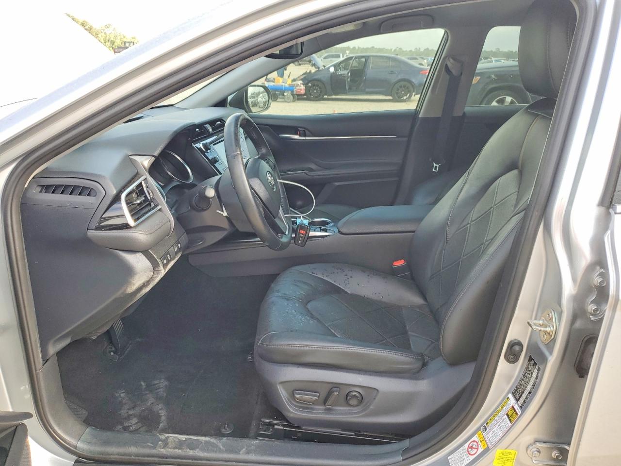 2018 TOYOTA CAMRY XLE photo 13