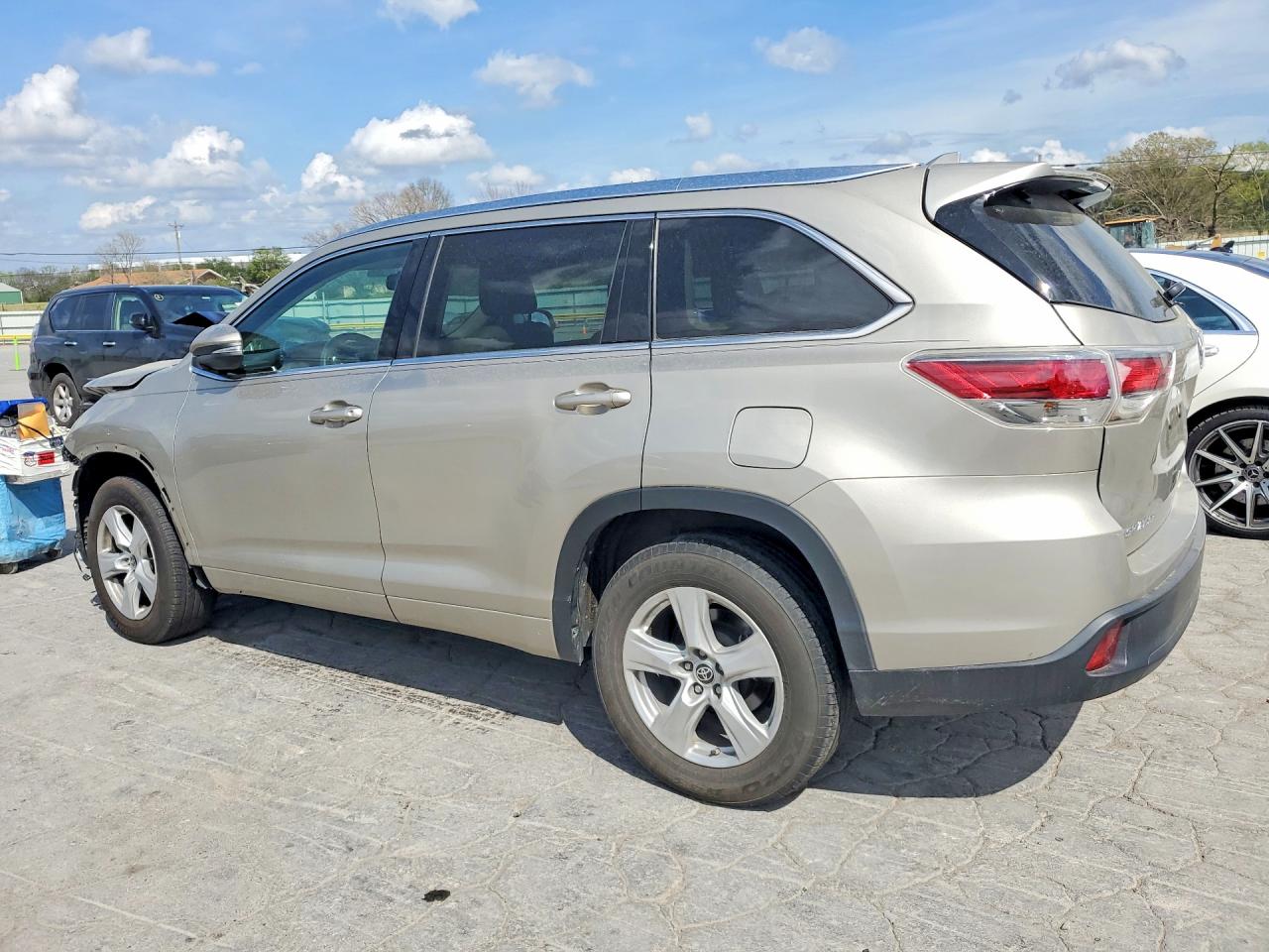 2014 TOYOTA HIGHLANDER XLE photo 3