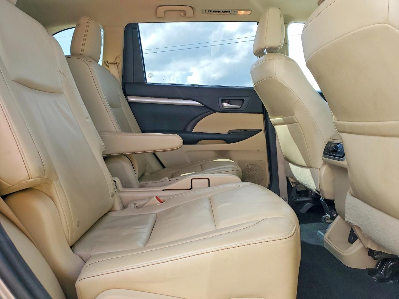 2014 TOYOTA HIGHLANDER XLE photo 21