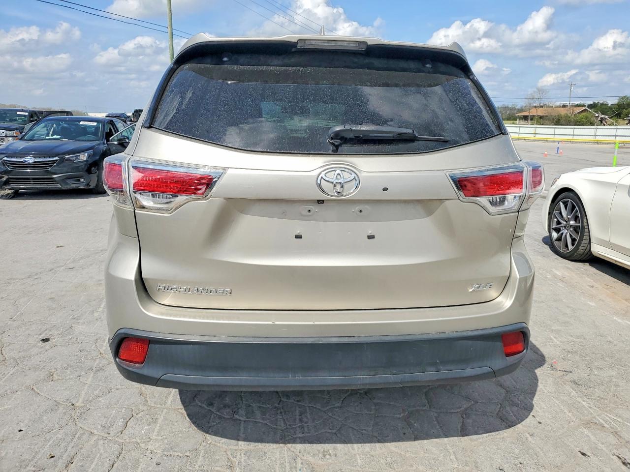 2014 TOYOTA HIGHLANDER XLE photo 11