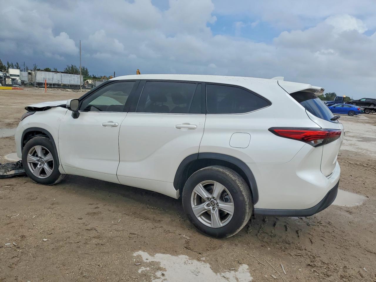 2020 TOYOTA HIGHLANDER L photo 2