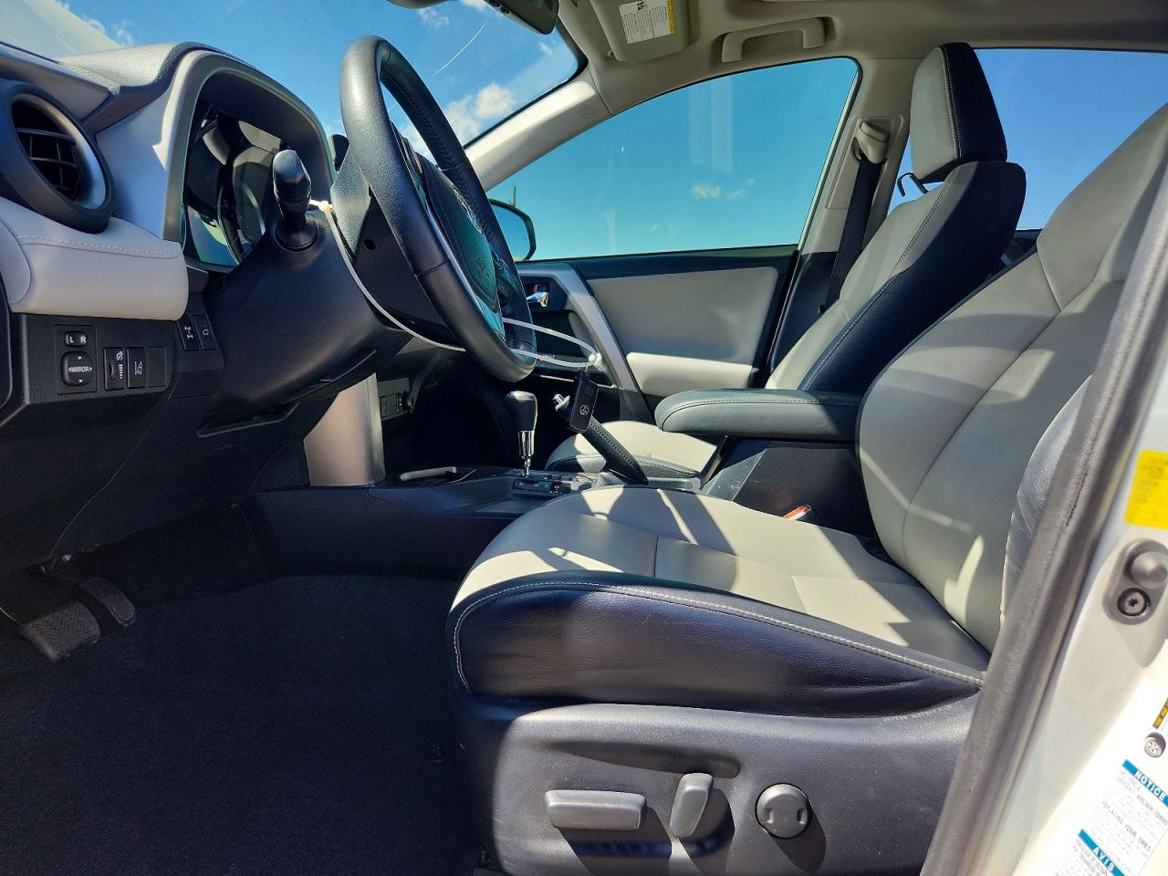 2016 TOYOTA RAV4 LIMITED photo 13